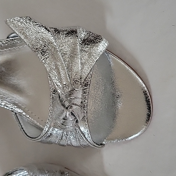 NEW Marc Fisher Brodie Silver Bow Ankle Strap Heel Size 9.5 - Picture 5 of 15